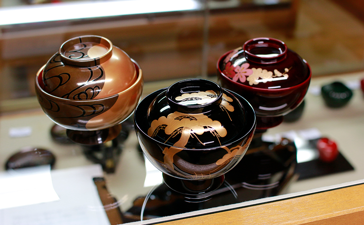 世界に誇る日本の伝統工芸品、漆器の成り立ちとは？ | 輪島塗漆器の